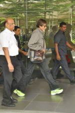 Amitabh Bachchan snapped in Mumbai Airport on 13th Sept 2012 (13).JPG
